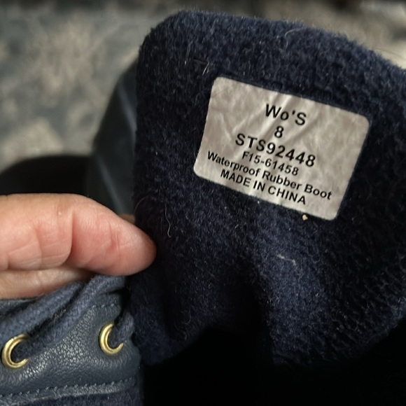 Sperry navy blue water proof boot. Plaid upper with rubber bottom. Size 8 - Picture 4 of 4